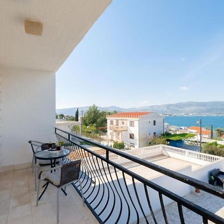Ferienwohnung In Arbanija Mit Meerblick, Balkon, Klimaanlage, W-Lan 5137-1 Трогир Экстерьер фото
