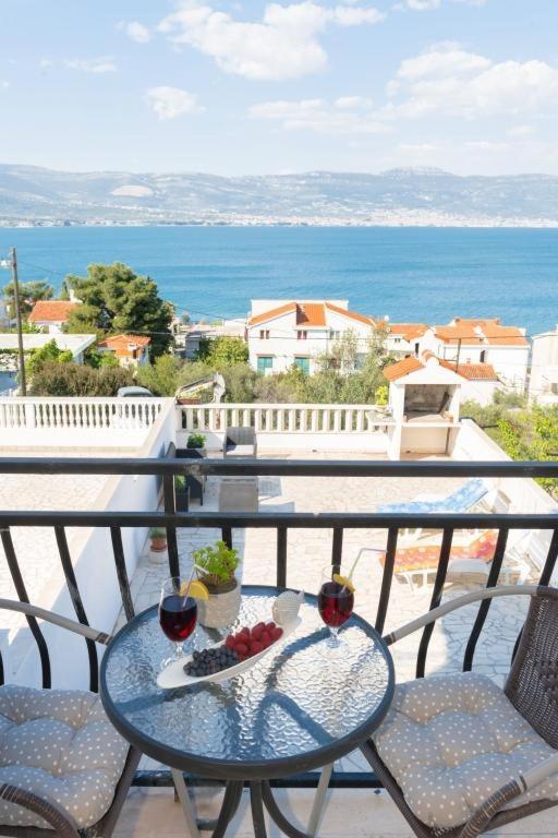 Ferienwohnung In Arbanija Mit Meerblick, Balkon, Klimaanlage, W-Lan 5137-1 Трогир Экстерьер фото