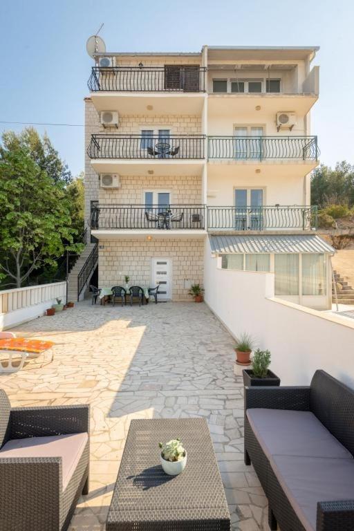 Ferienwohnung In Arbanija Mit Meerblick, Balkon, Klimaanlage, W-Lan 5137-1 Трогир Экстерьер фото